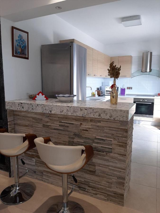 2 Bedroom Apartment-Mediterranean Type Paphos Esterno foto